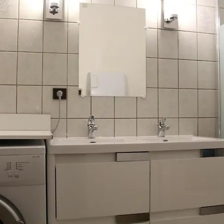 Appt 3 Pieces 6 Personnes Avec Parking, A 300m Des Commerces - Fr-1-229c-49 Apartment *