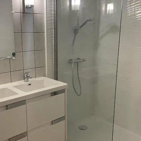 Appt 3 Pieces 6 Personnes Avec Parking, A 300m Des Commerces - Fr-1-229c-49 * Port-la-Nouvelle